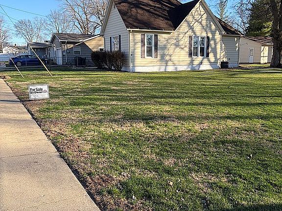 3rd image of 545 Woodland Dr