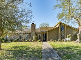 51 Oleander Ct, Lake Jackson, TX 77566