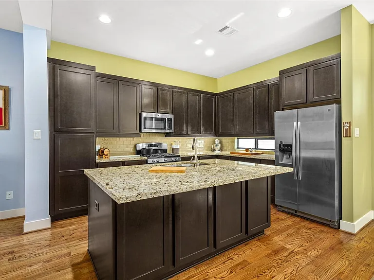 1720 Live Oak St — Photo 12