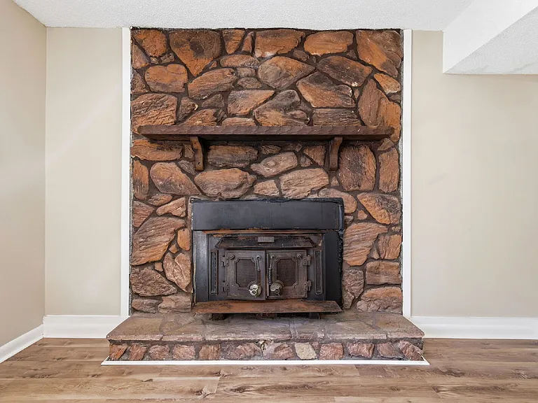 1902 Paisley Ave — Photo 3