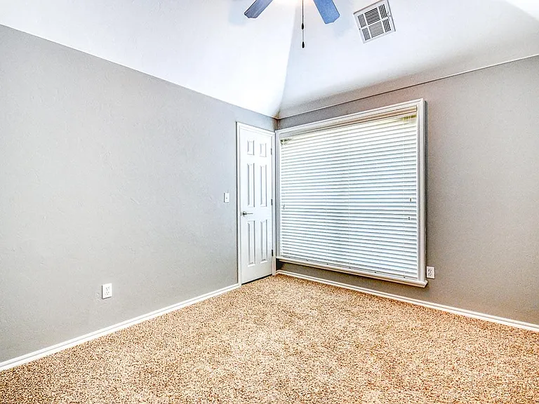 19208 Greenery Ln — Photo 15