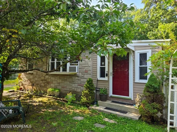 19 Mockingbird Lane, Browns Mills, NJ 08015