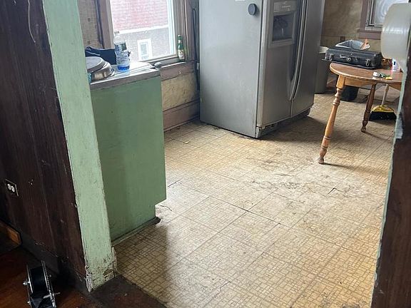 3rd image of 4932 S Winchester Ave