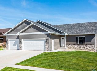 5512 S Sirocco Ave, Sioux Falls, SD 57108