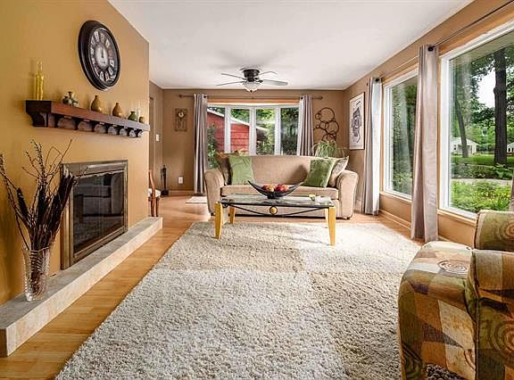 4th image of 1215 White Oak Dr