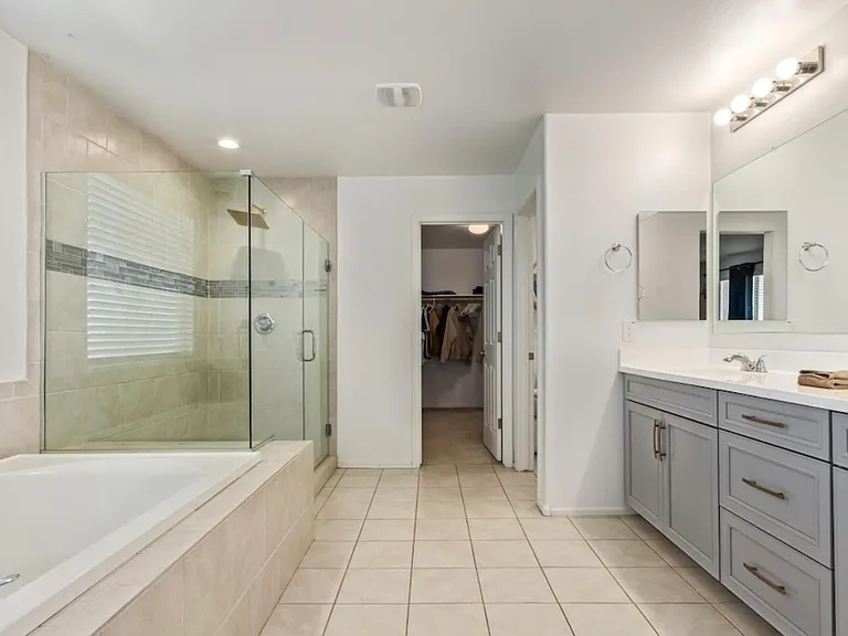 7718 W Jones Ave #1 — Photo 3