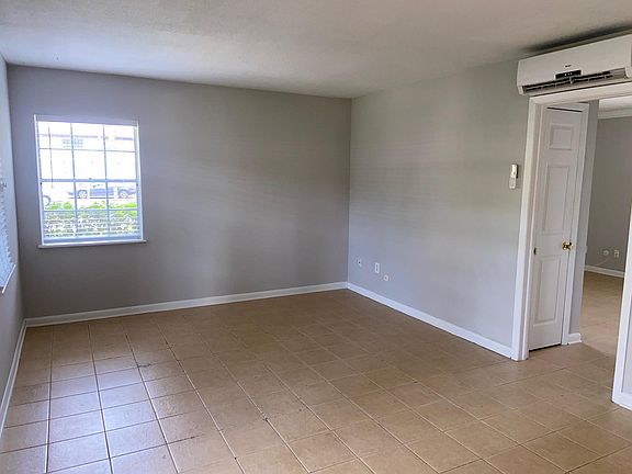 4th image of 3216 W Deleon St Unit 1
