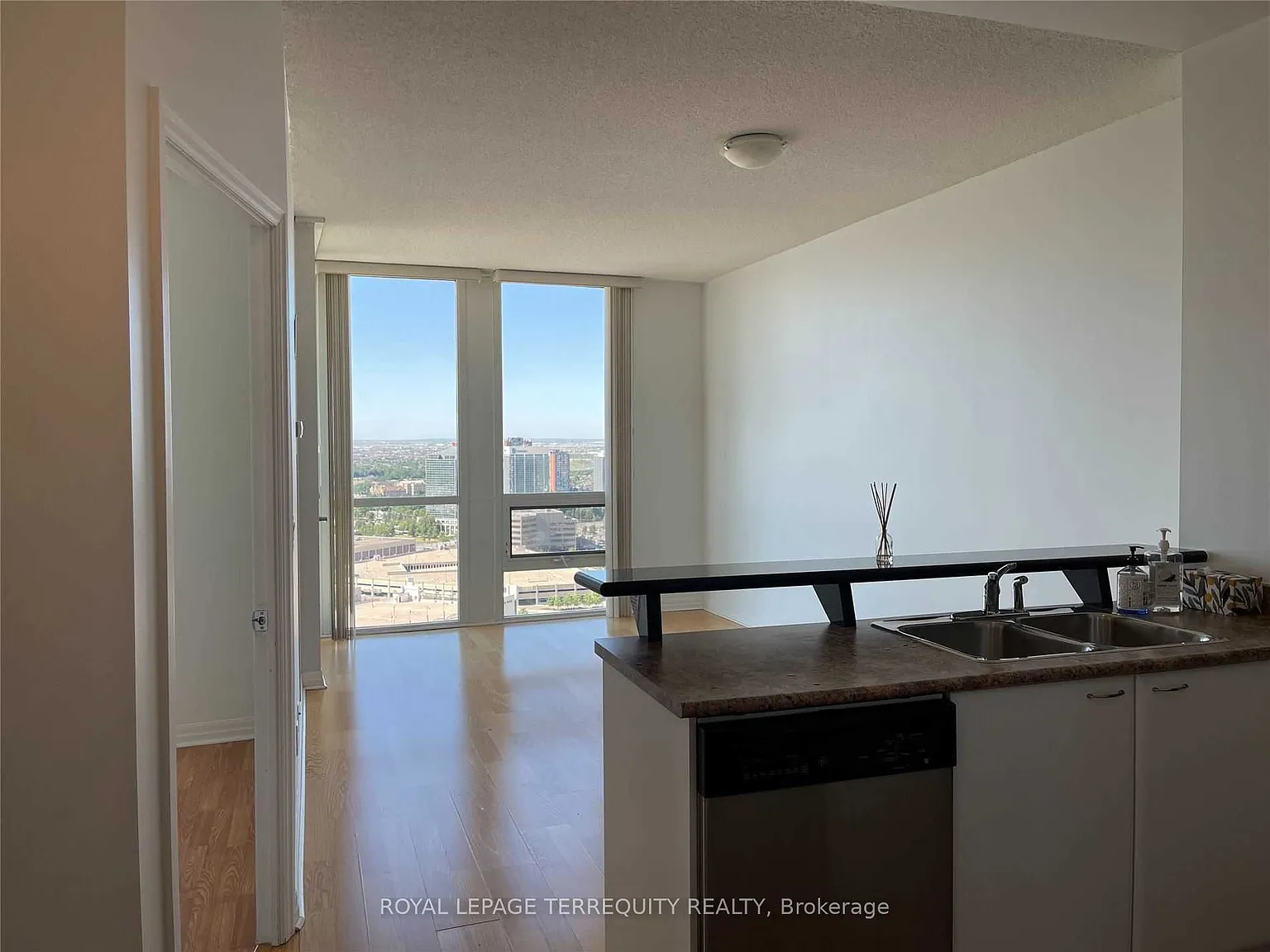 2 bed, $2,500 — Photo 3