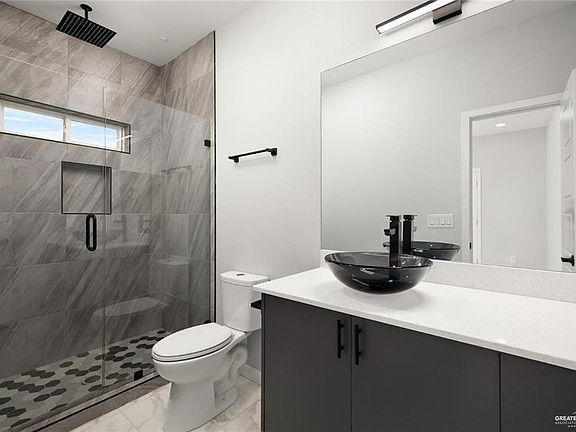 5th image of 1025 N Woodson Ave #4