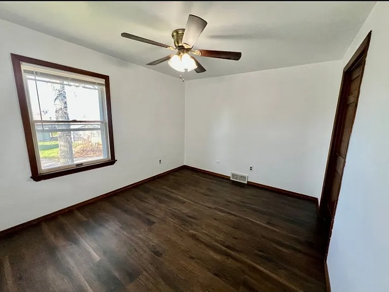 419 E Fairmont Ave — Photo 8