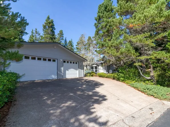 920 Island Dr N, Florence, OR 97439