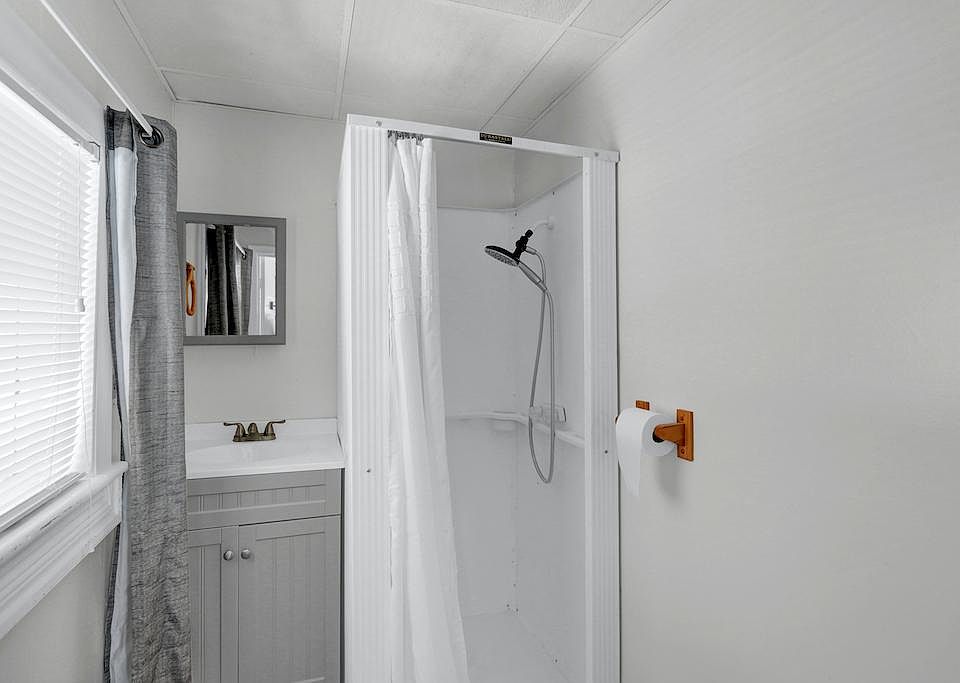 1st image of 253 North St #2