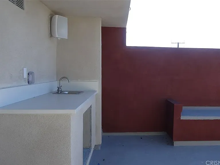 18358 Saticoy St #101 — Photo 5