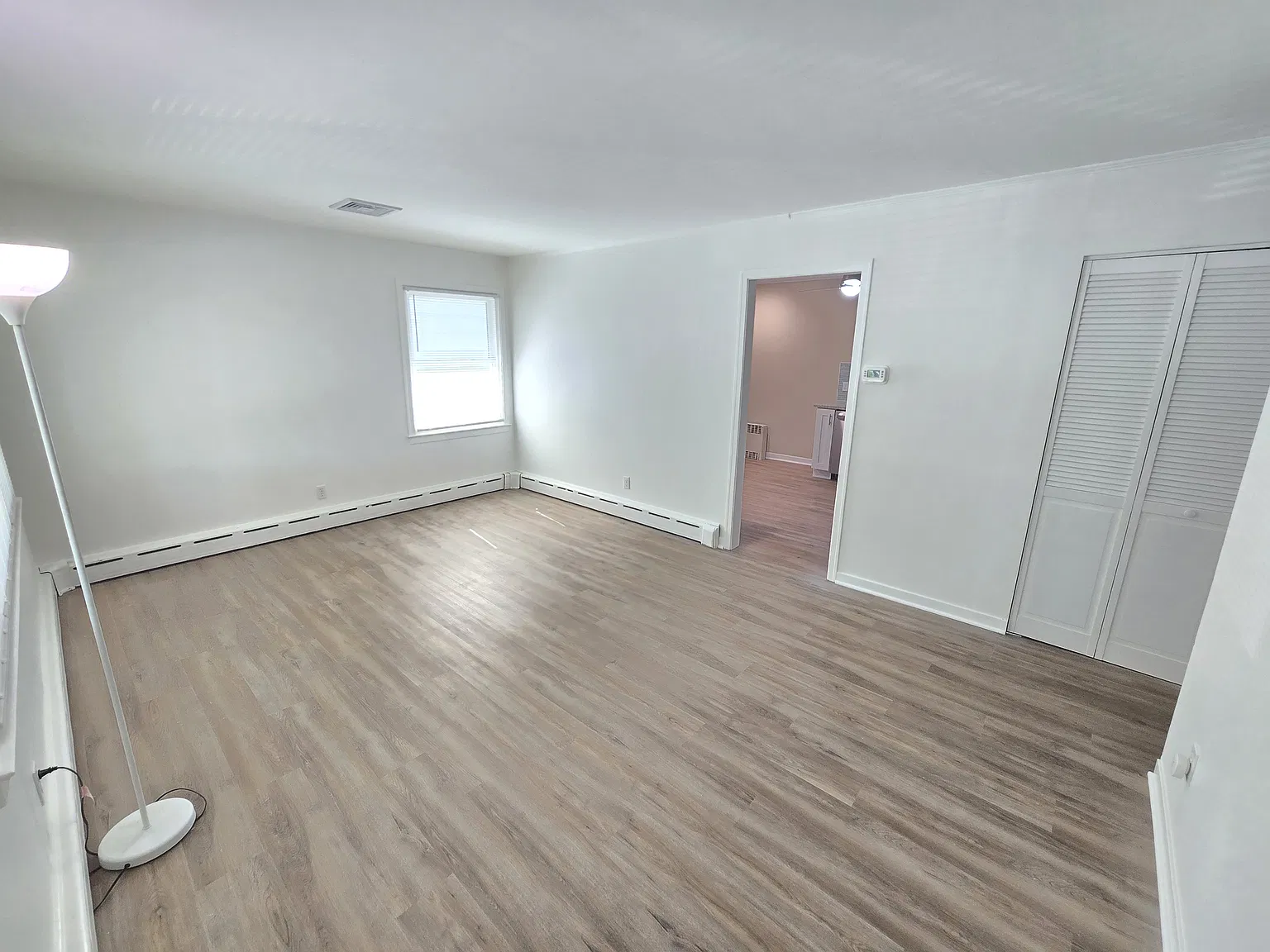 3 bed, 1350 sqft, $4,400 — Photo 3