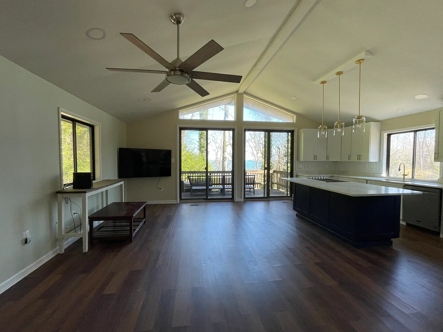 3 bed, 1920 sqft, $3,000 — Photo 4