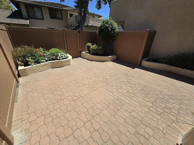 624 Thoreau Ln — Photo 23