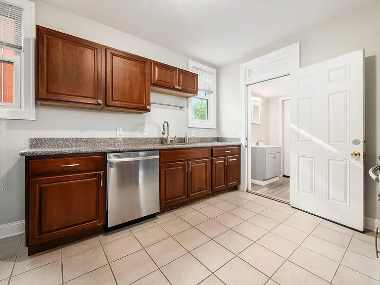 211 E Jenkins Ave — Photo 14