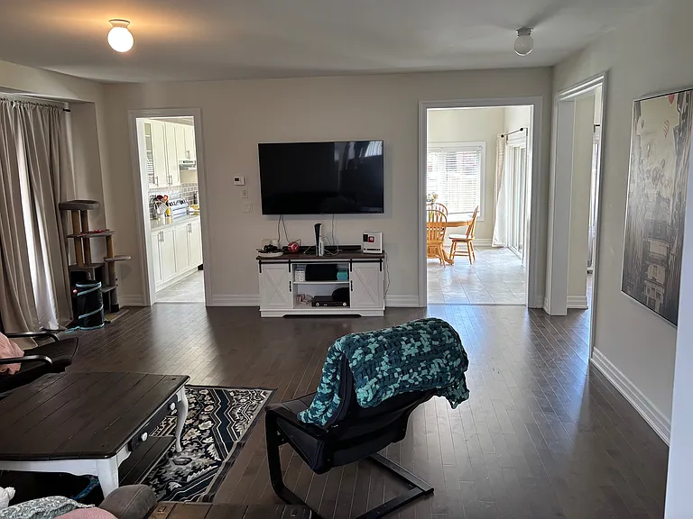 1011 Wickham Rd — Photo 8