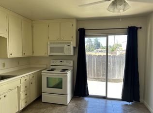 1047 E Main St #1, Turlock, CA 95380
