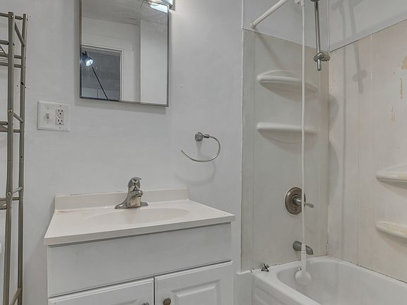 3rd image of 24 Baldwin St #4