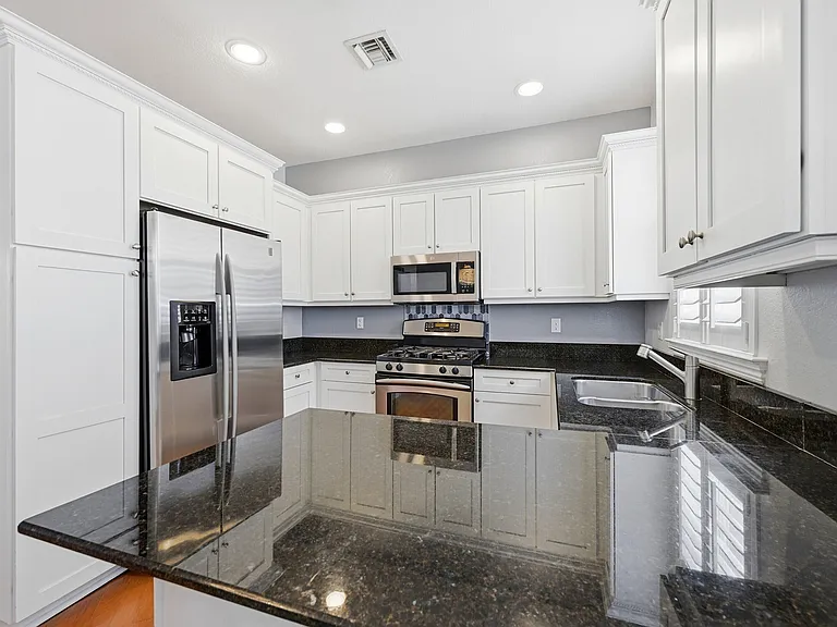 542 NE 7th Ave #2 — Photo 12