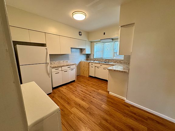 2nd image of 5303 N Rockwell St #2