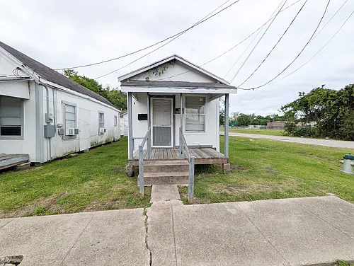 810 Peach Ave Photo 1