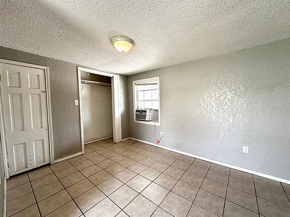 4th image of 320 N Flint Ave