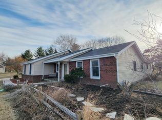 W305N5311 Gail Ln, Hartland, WI 53029