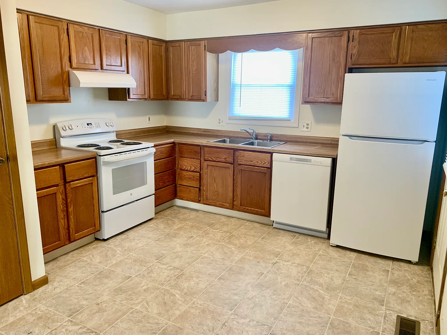 2 bed, 850 sqft, $1,100 — Photo 1