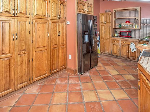 4th image of 114 Brook Ln