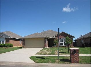 229 SW 39th St, Moore, OK 73160