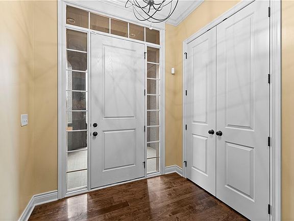 5th image of 1400 NE Woods Edge Cir