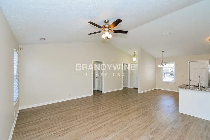 1138 Melvin Dr — Photo 4
