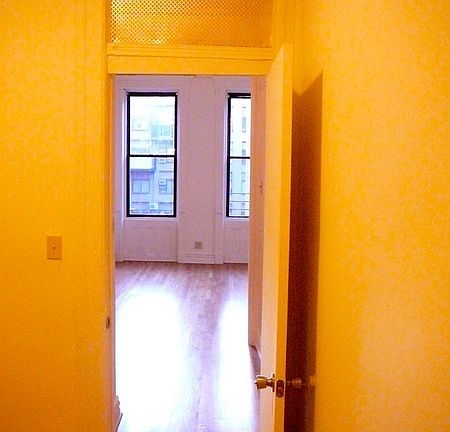 3rd image of 211 Taaffe Pl APT 3R