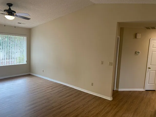 660 E Vermillion Ave — Photo 12