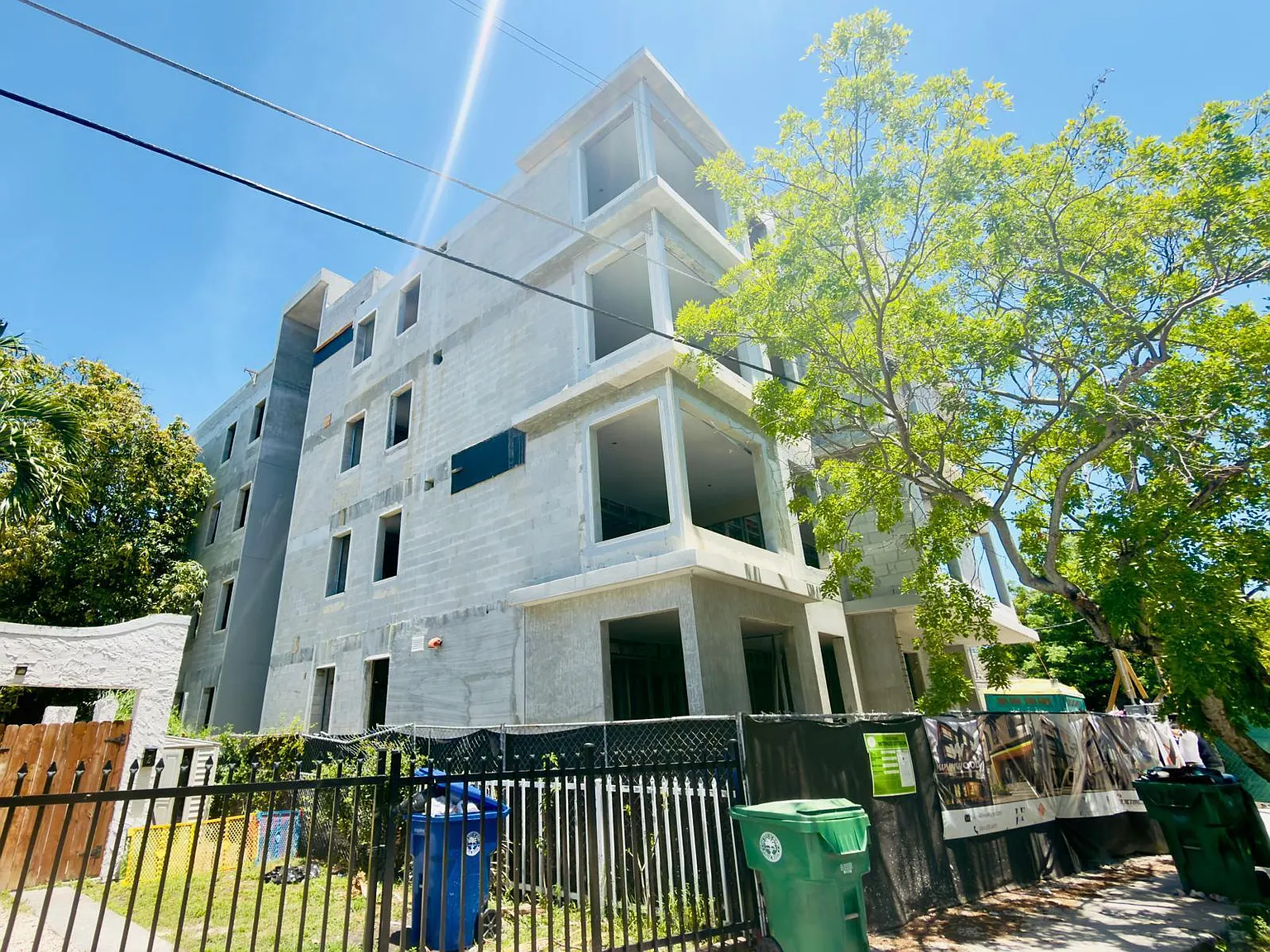 2 bed, 1.0 bath, 842 sqft, $3,900 — Photo 2