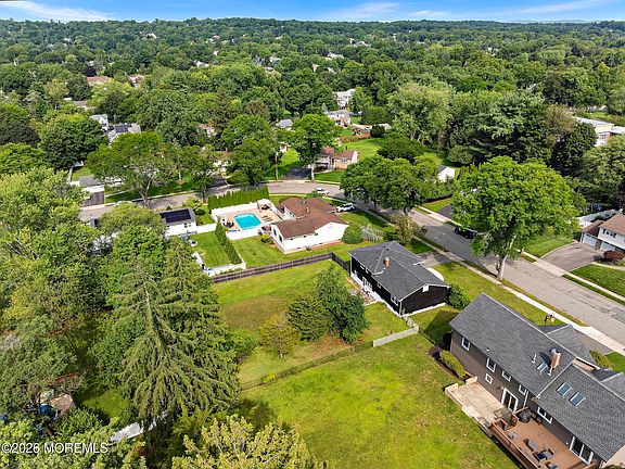 3rd image of 22 Tuxedo Drive