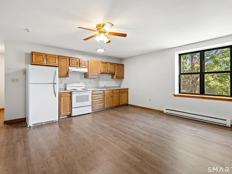 180 N Cherry St #15 — Photo 2