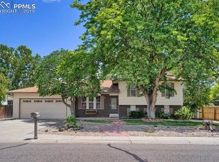 30 Archway Ln, Pueblo, CO 81005