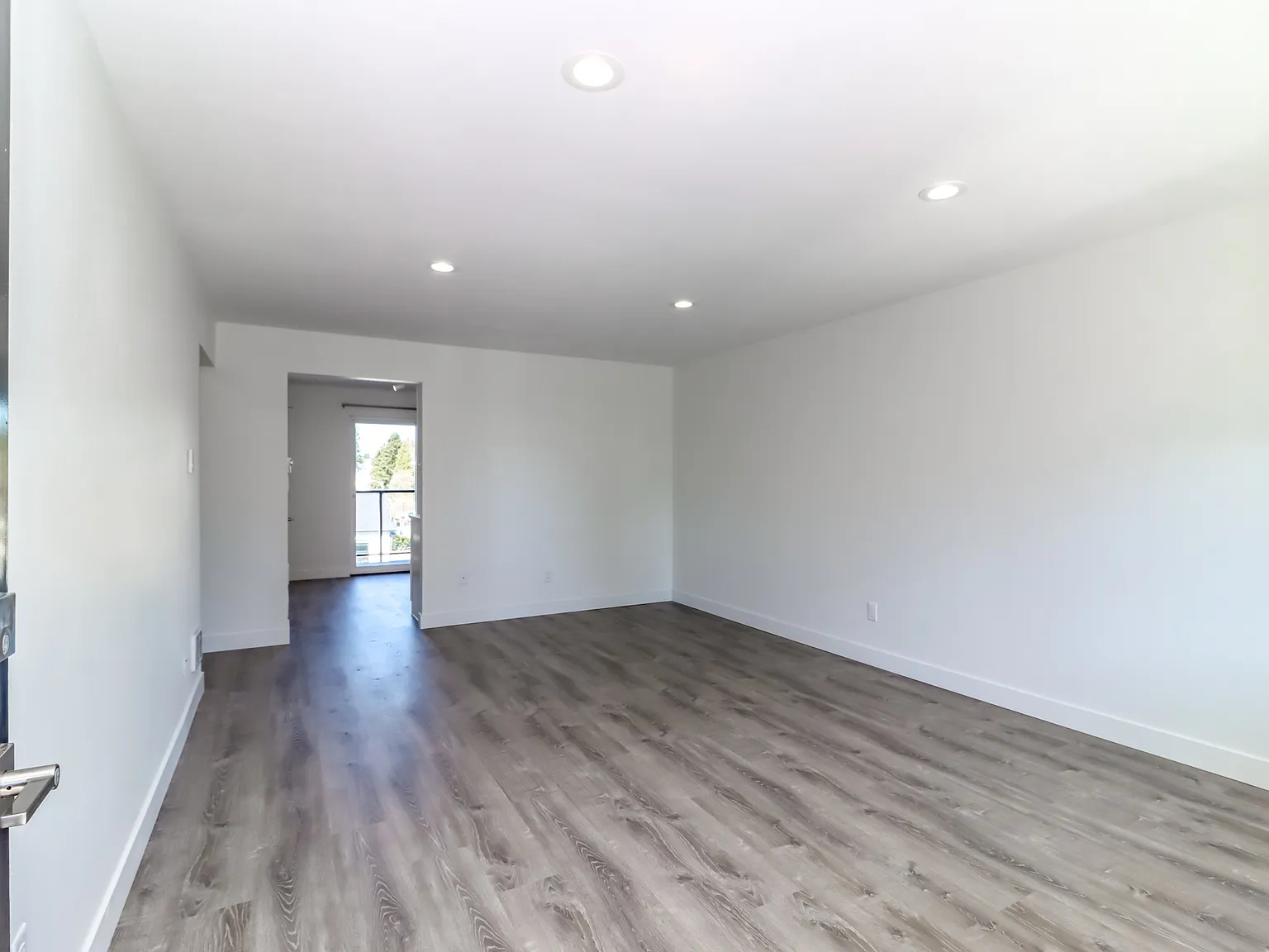 2 bed, 885 sqft, $2,225 — Photo 3