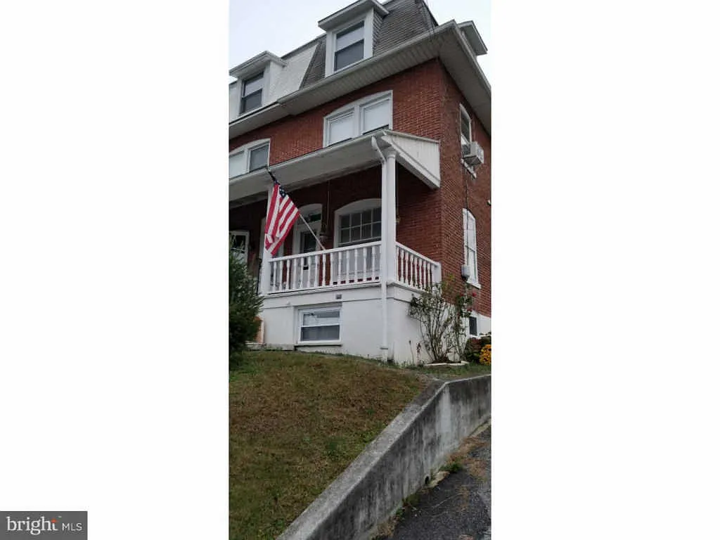 30 E Broad St photo 1