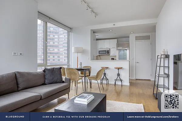 Rented by The Blueground | media 4
