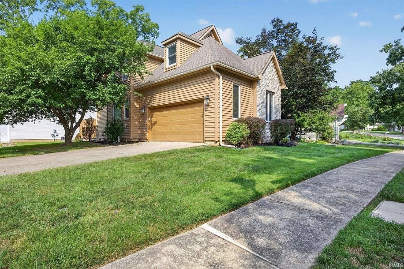 3 bed, 2.5 bath, 2185 sqft, $2,497 — Photo 2