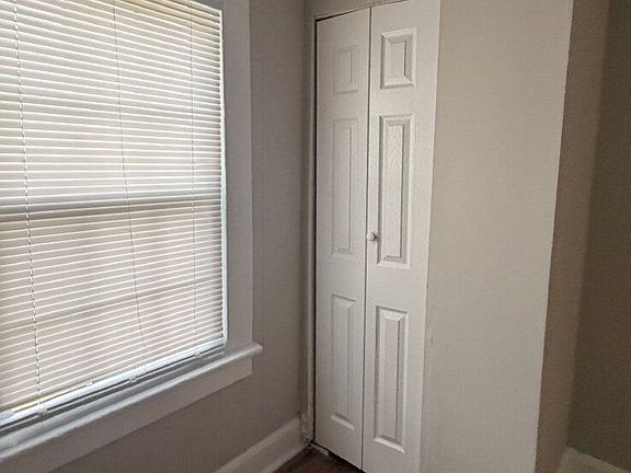 5th image of 412A Davis St