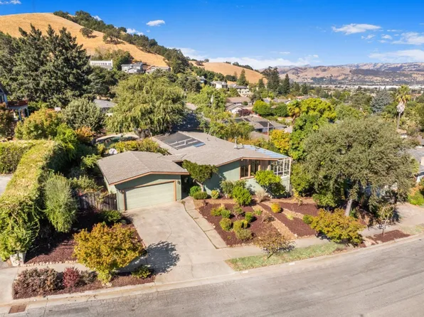 875 Claremont Dr, Morgan Hill, CA 95037