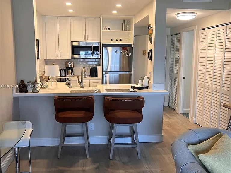 400 N Riverside Dr #410 — Photo 16