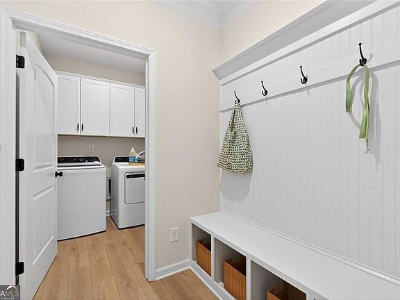 5th image of 12 Southbend Ct
