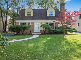 949 Sunset Ct, Deerfield, IL 60015
