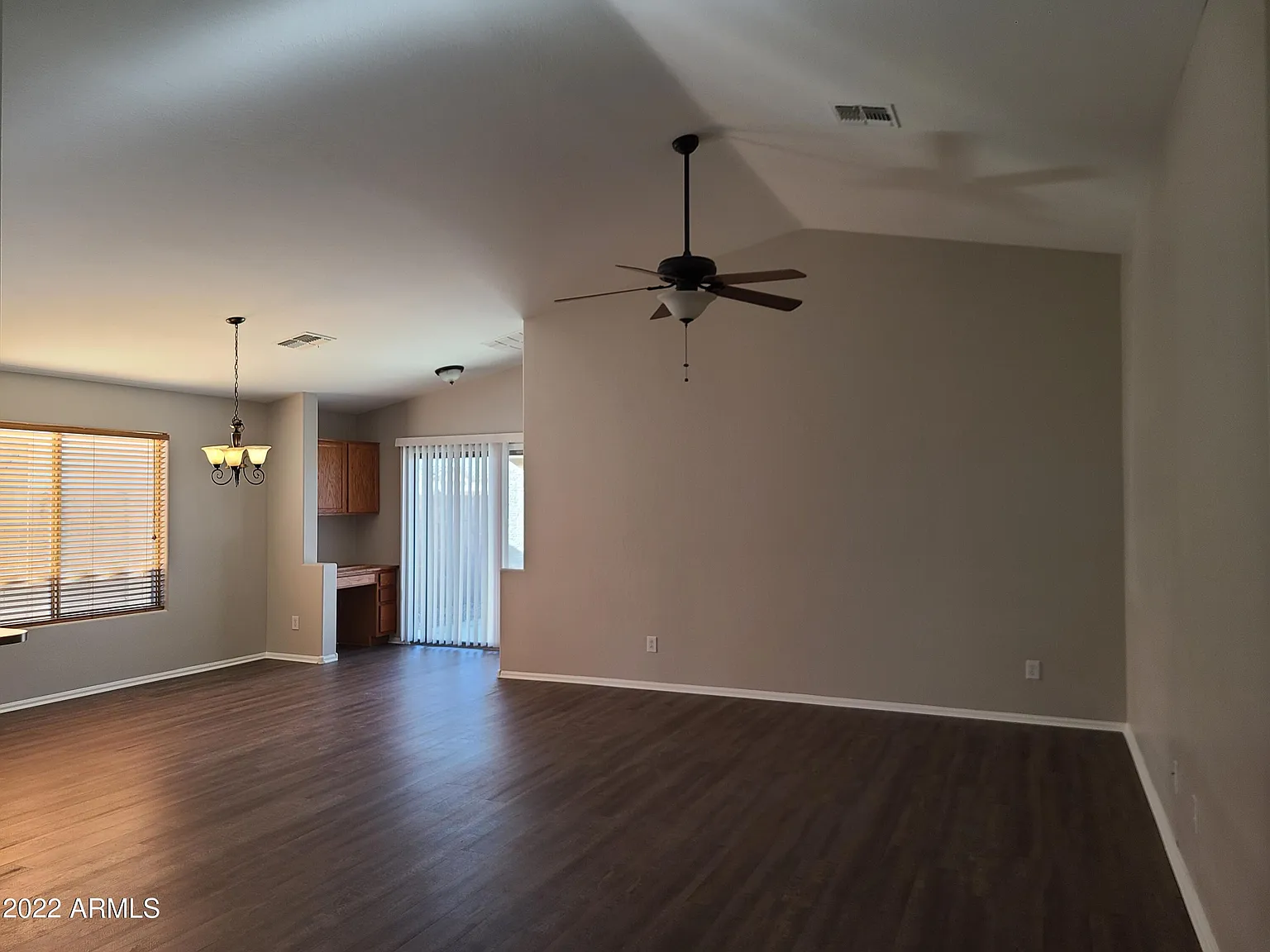 3 bed, 2.0 bath, 1719 sqft, $2,000 — Photo 3